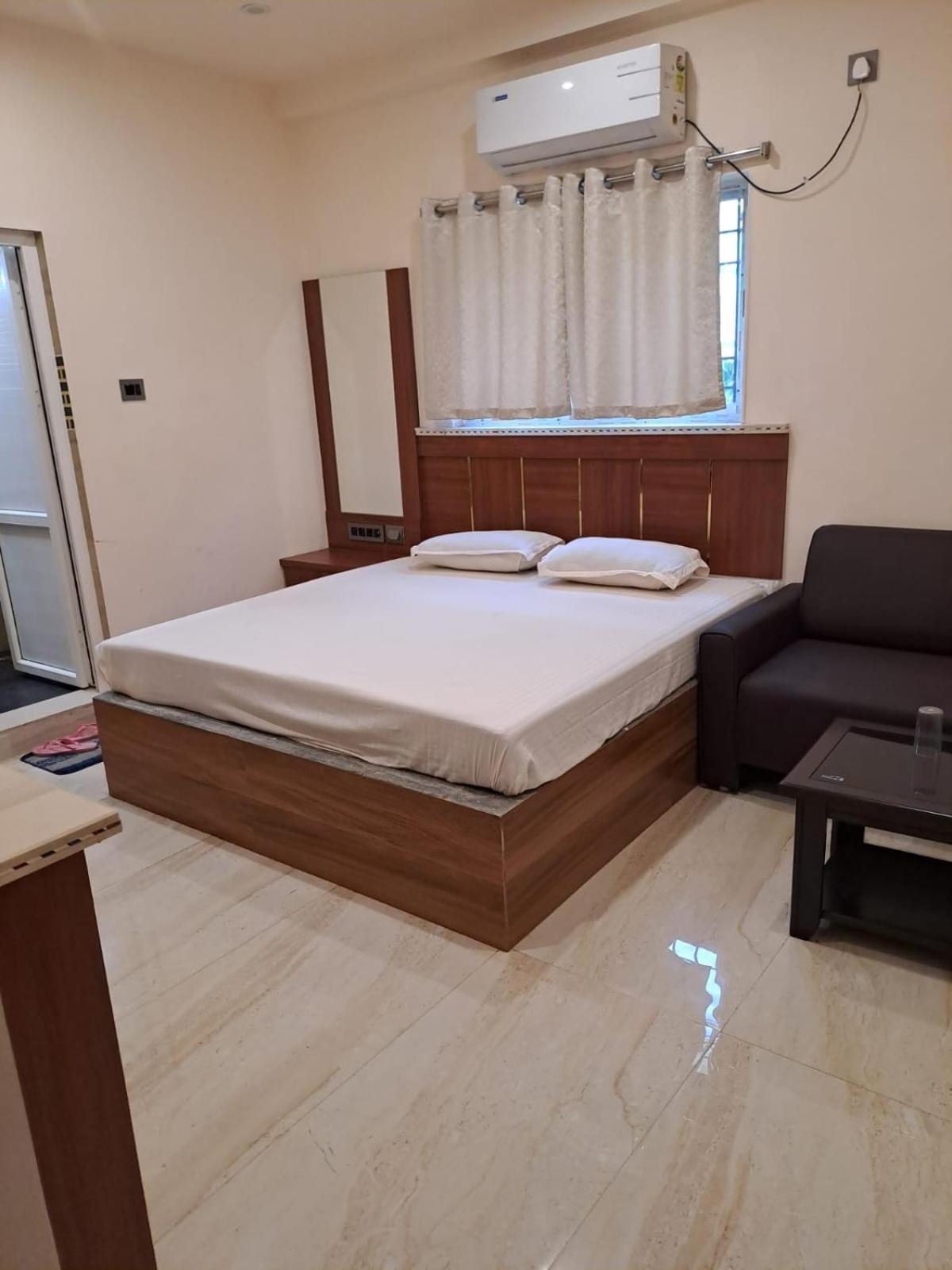 Hotel Vivek Патна Экстерьер фото