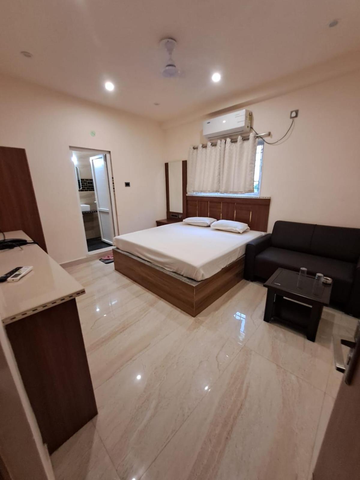 Hotel Vivek Патна Экстерьер фото