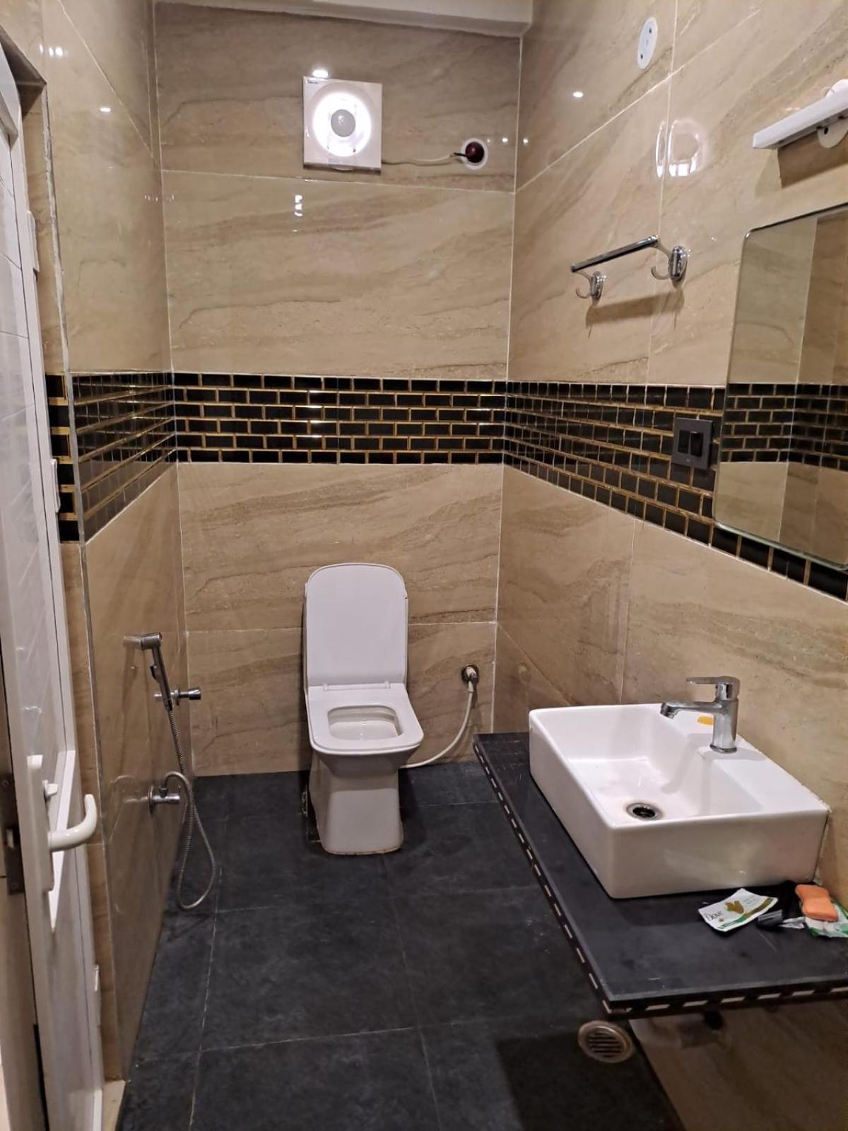 Hotel Vivek Патна Экстерьер фото